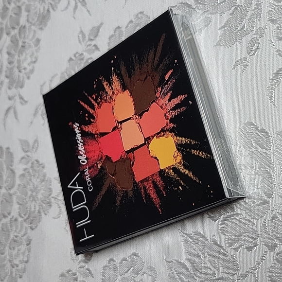 Huda "Coral Obsessions" Eyeshadow Palette - Picture 8 of 10